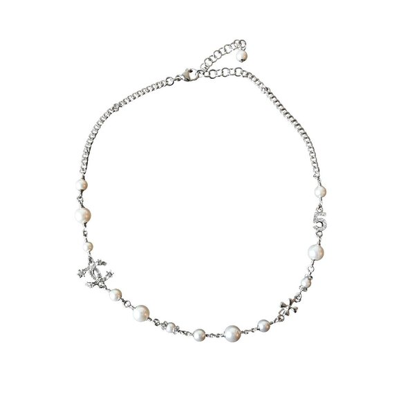 Chanel 23P Crystal Strass CC Logo No.5 Clover With Pearl Chain Necklace Silver - Picture 1 of 2